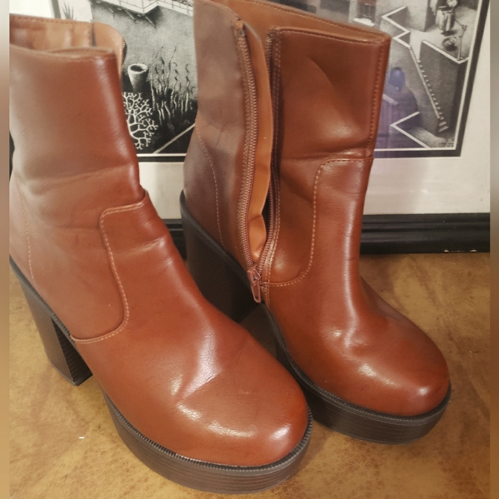 SODA Stretch Faux Leather Womens Boots Size 5.5 M